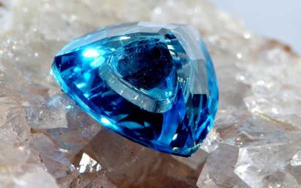 Голубой камень фото топаз